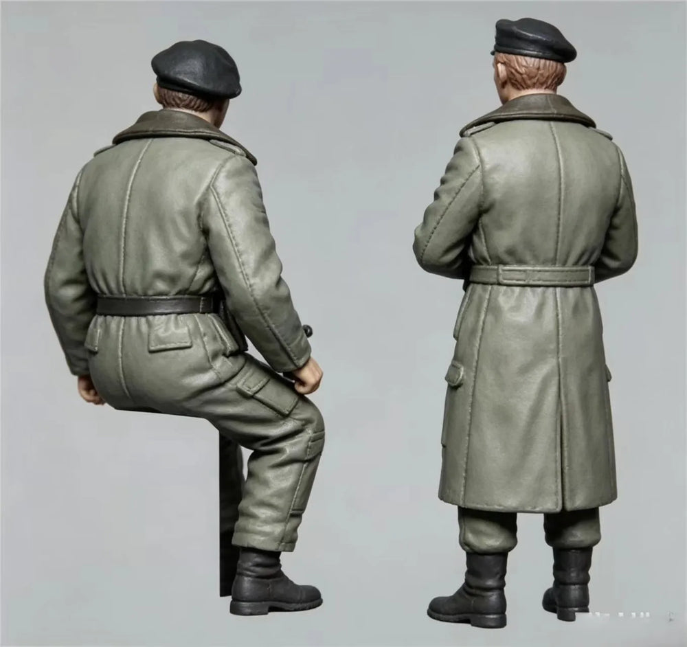 1/35 WWII German Soldiers in Field Uniform, 2 Figures, Resin Model Figure Kit, Unassembled and Unpainted