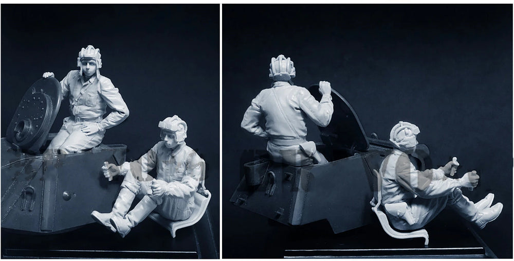 1/35 WWII Armored Fantasy Knights with Shields and Captives, 2 Figures, Resin Model Figure Kit, Unassembled and Unpainted