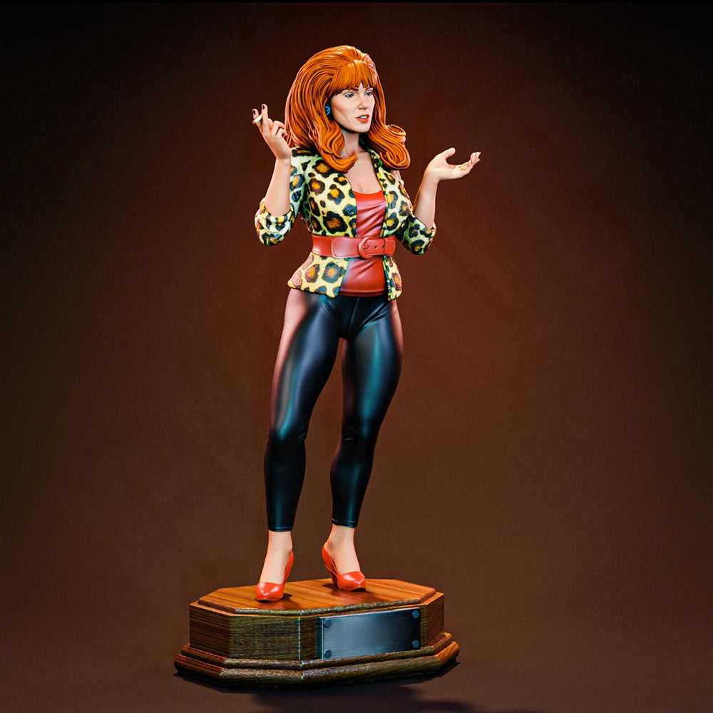 1/24 Retro Woman in Leopard Print, Resin Model Figure Kit, Unassembled and Unpainted