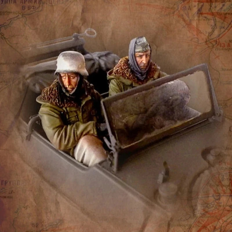 1/35 WWII Winter Tankers, 2 Figures, Resin Model Figure Kit, Unassembled and Unpainted