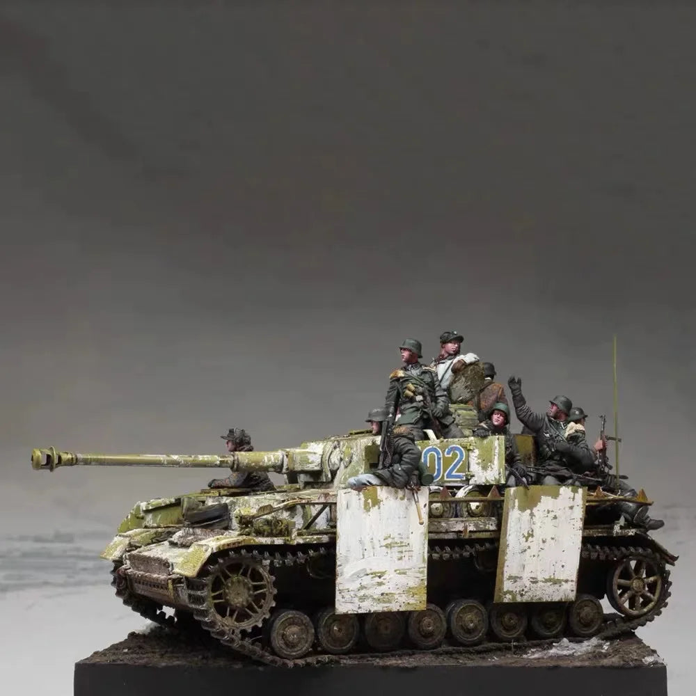 1/35 WWII Soldiers with Base, 13 Figures, Resin Model Figure Kit, Unassembled and Unpainted