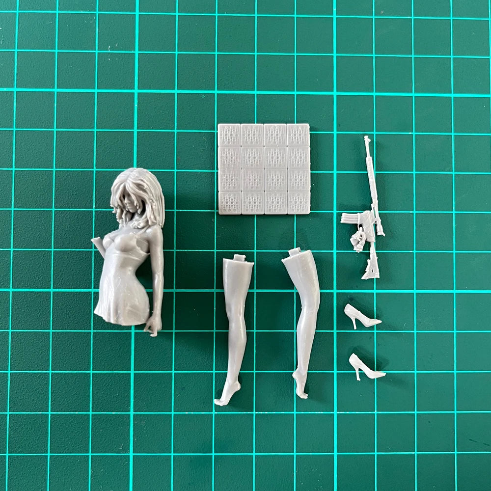 1/24 Female Commando with Rifle in Combat Stance, Resin Model Figure Kit, Unassembled and Unpainted