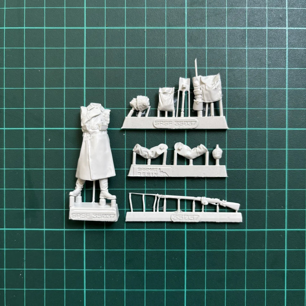 1/35 WWI Russian Imperial Infantry Combat Squad, 5 Figures, Resin Model Figure Kit, Unassembled and Unpainted