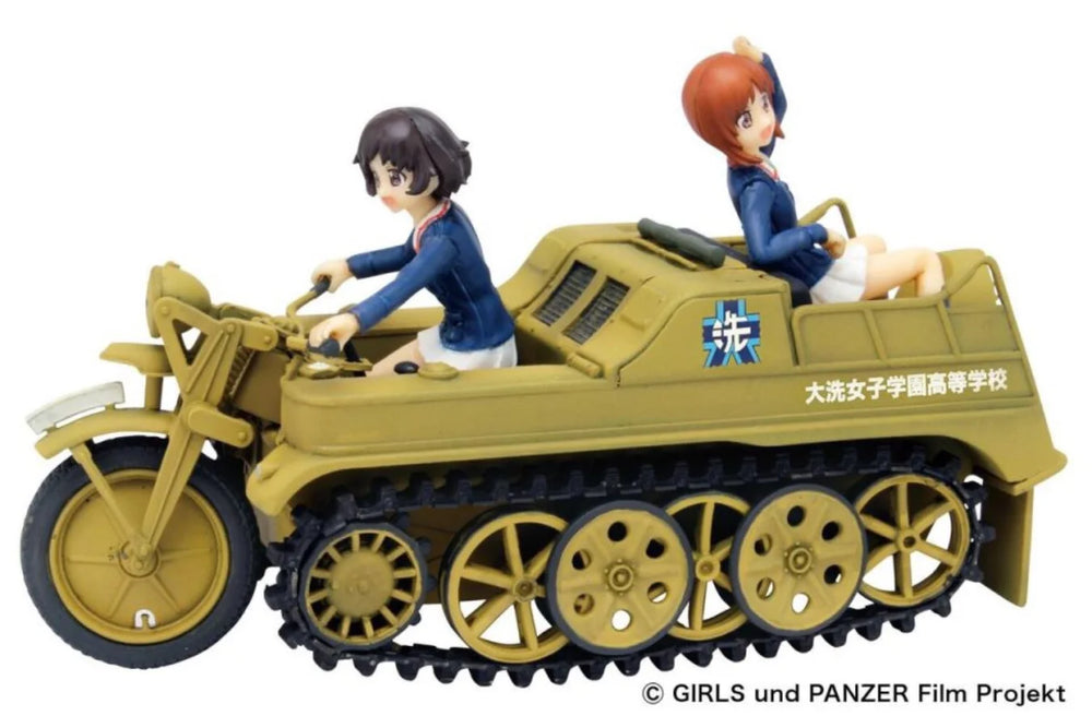 1/35 WWII Girls Und Panzer, 2 Figures, Resin Model Figure Kit, Unassembled and Unpainted