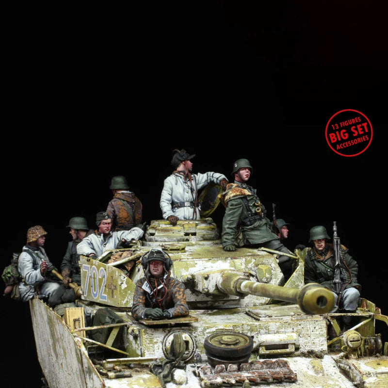 1/35 WWII German Soldiers with Support Crew, 13 Figures, Resin Model Figure Kit, Unassembled and Unpainted