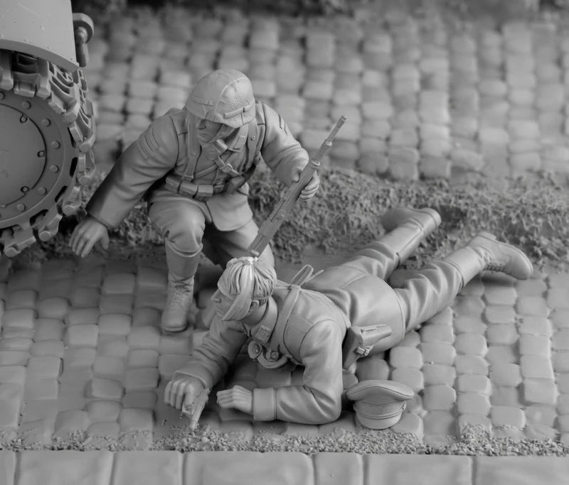 1/35 WWII Infantry Combat Soldiers, 2 Figures, Resin Model Figure Kit, Unassembled and Unpainted