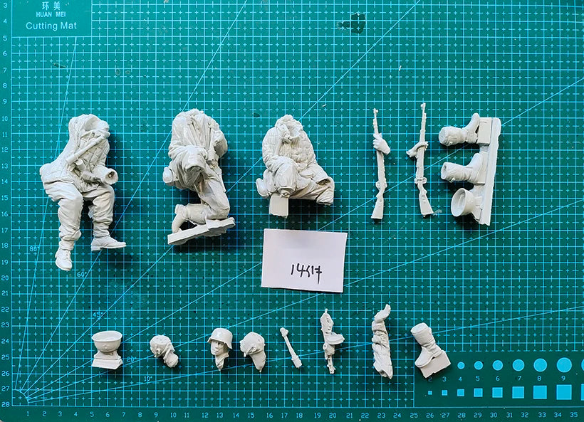 120mm WWII Soldier Crew, 3 Figures, Resin Model Figure Kit, Unassembled and Unpainted