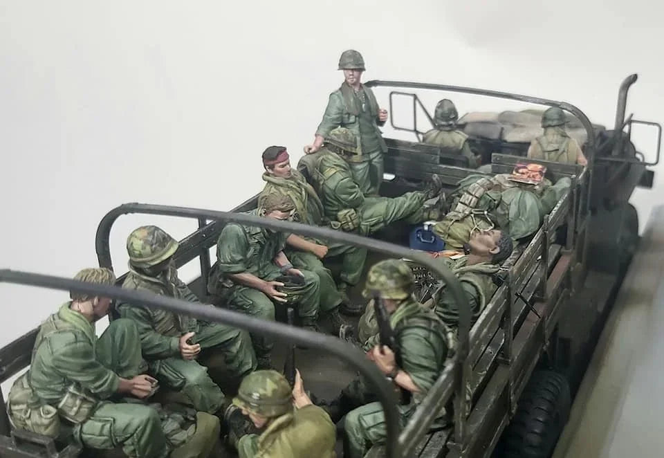 Vietnam War US Military Soldiers with Trucks, 11 Figures, Resin Model Figure Kit, Unassembled and Unpainted