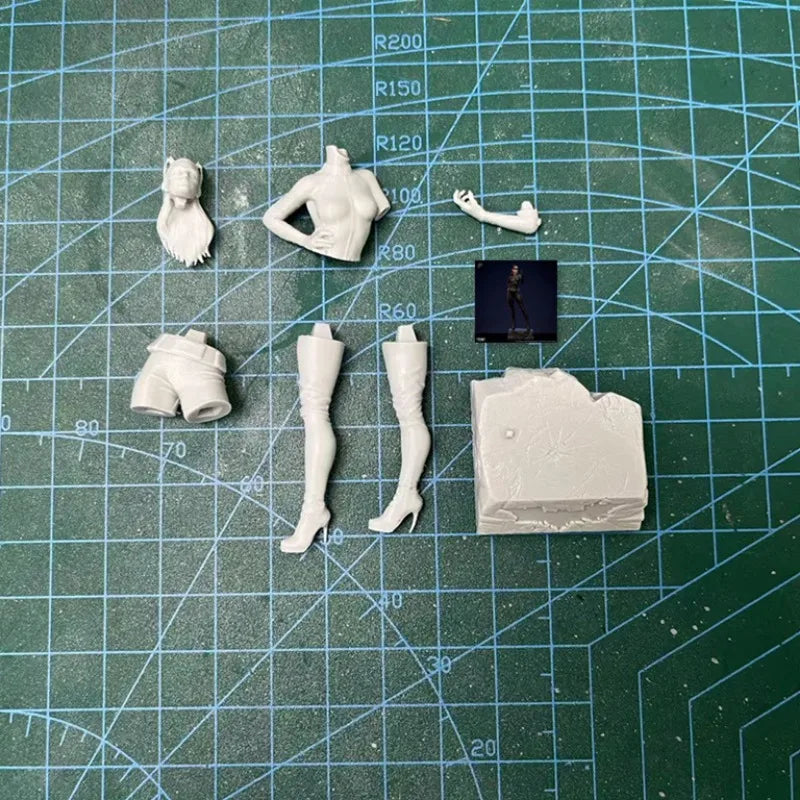 1/24 Masquerade Girl, Resin Model Figure Kit, Fantasy Theme, Unassembled and Unpainted