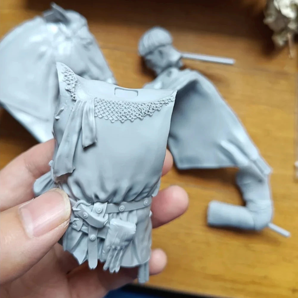 1/10 Medieval Knight Maltese Cross, Resin Model Bust Kit, Unassembled and Unpainted