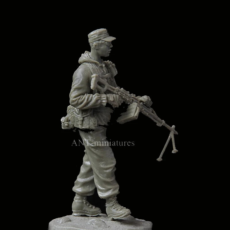 1/35 Modern Infantry Fireteam with Machine Gunner, 4 Figures, Resin Model Figure Kit, Unassembled and Unpainted