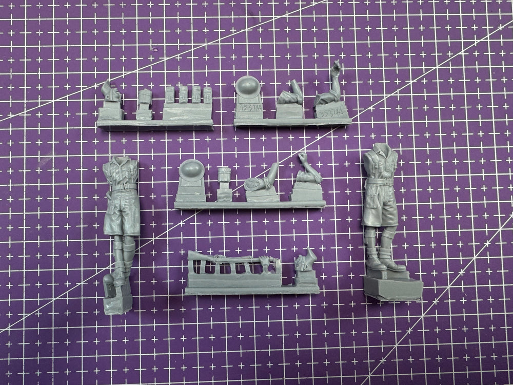 1/35 WWI Infantry 8th Army Group, 2 Figures, Resin Model Figure Kit, Unassembled and Unpainted