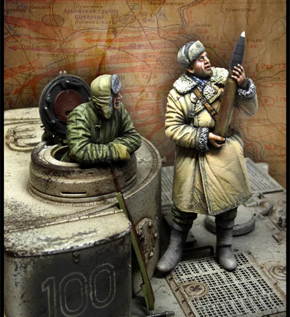 1/35 WWI Russian Infantry in Greatcoats with Bayonets, 2 Figures, Resin Model Figure Kit, Unassembled and Unpainted