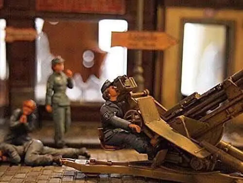 1/35 WWII Anti-Aircraft Team, 8 Figures, Resin Model Figure Kit, Unassembled and Unpainted