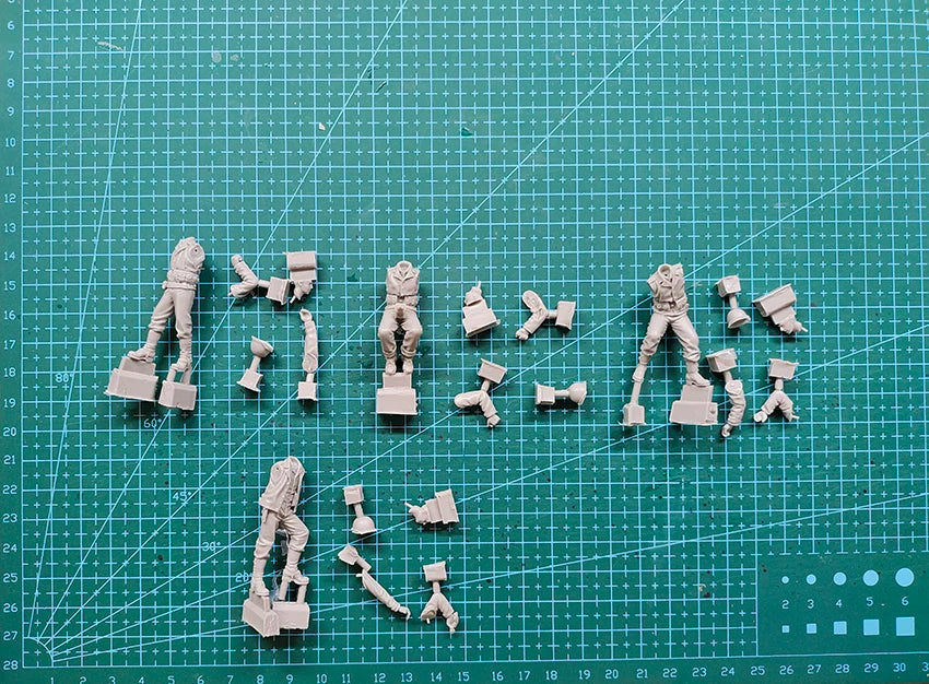1/35 WWII German Anti-Aircraft Crew, 4 Figures, Resin Model Figure Kit, Unassembled and Unpainted