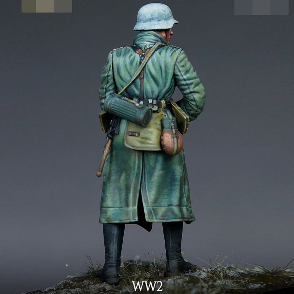 1/35 WWII German MG42 Gunner in Greatcoat, Resin Model Figure Kit, Unassembled and Unpainted