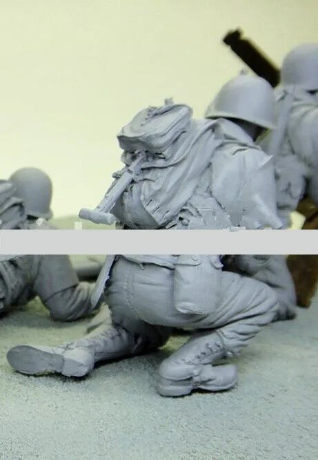 1/16 WWI British Infantry Charging with Bayonets, 3 Figures, Resin Model Figure Kit, Unassembled and Unpainted