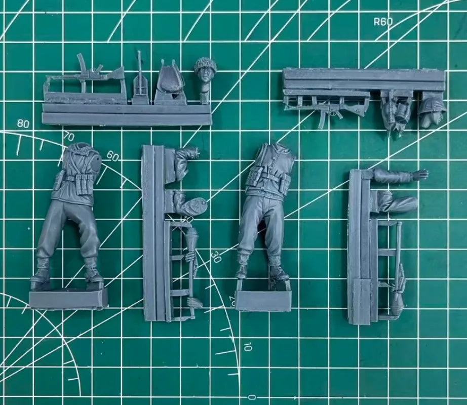 1/35 WWII German Anti-Tank Infantry, 2 Figures, Resin Model Figure Kit, Unassembled and Unpainted