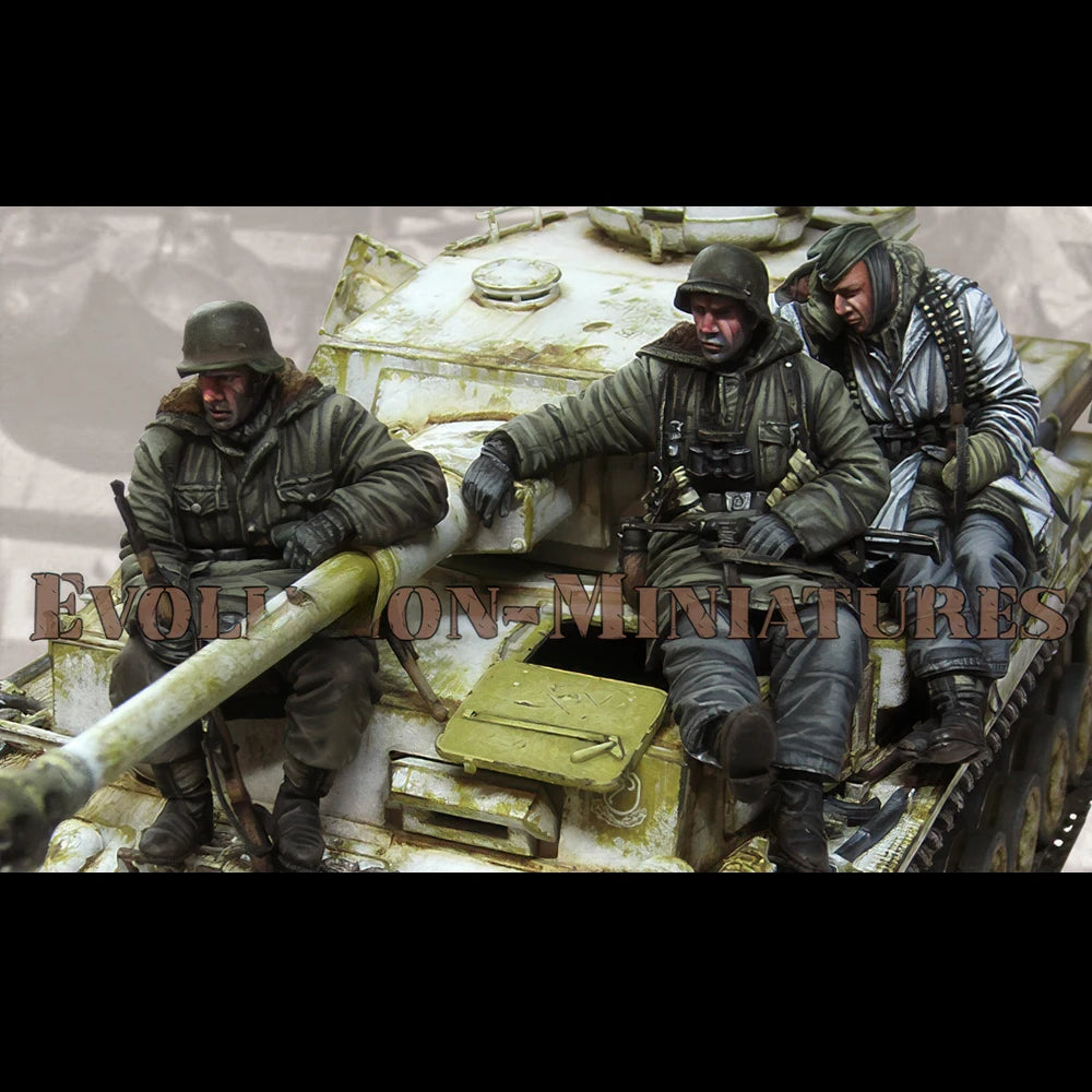 1/35 WWII German Panzer Crew with Tank Commander, 3 Figures, Resin Model Figure Kit, Unassembled and Unpainted