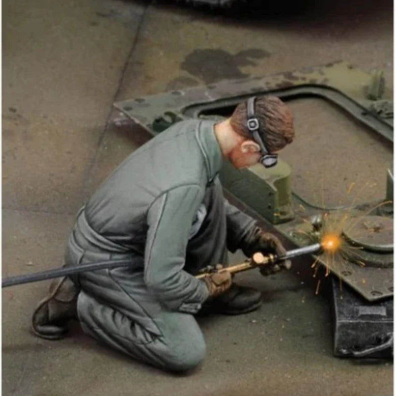 1/35 WWII German Welder, Resin Model Figure Kit, Unassembled and Unpainted