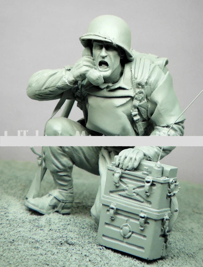 1/16 WWI American Infantryman Crouching with Gas Mask, Resin Model Figure Kit, Unassembled and Unpainted