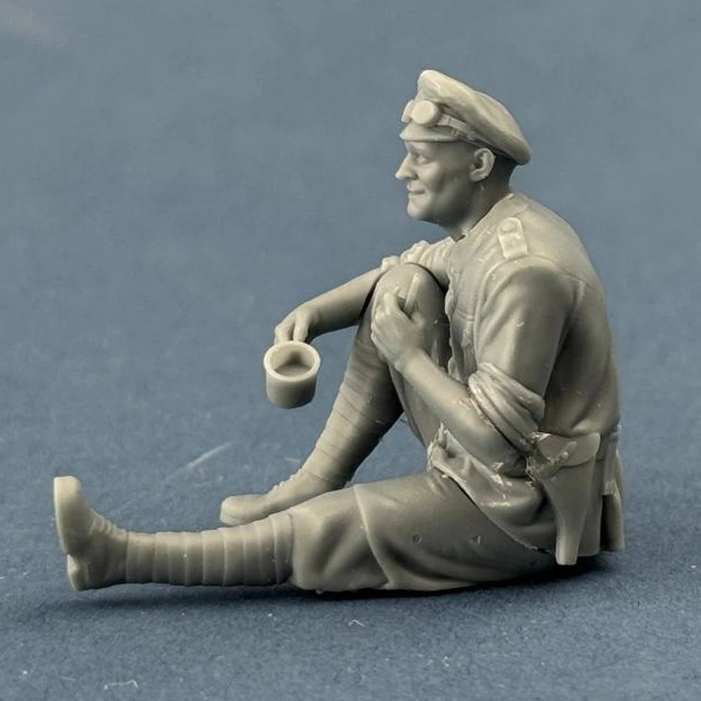 1/35 WWII British Soldier Resting, Resin Model Figure Kit, Unassembled and Unpainted