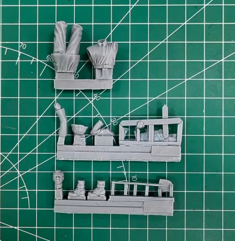 1/35 WWII German Soldier Aiming from Cover, Resin Model Figure Kit, Unassembled and Unpainted