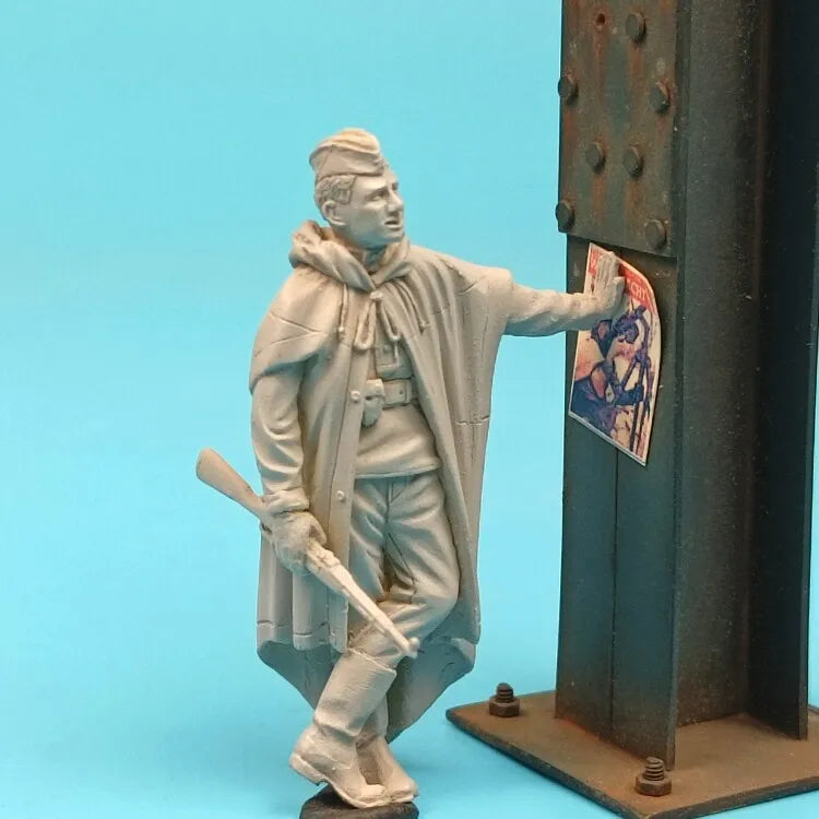 1/35 WWII German Infantry Examining Soviet Propaganda Posters, 4 Figures, Resin Model Diorama Kit, Unassembled and Unpainted