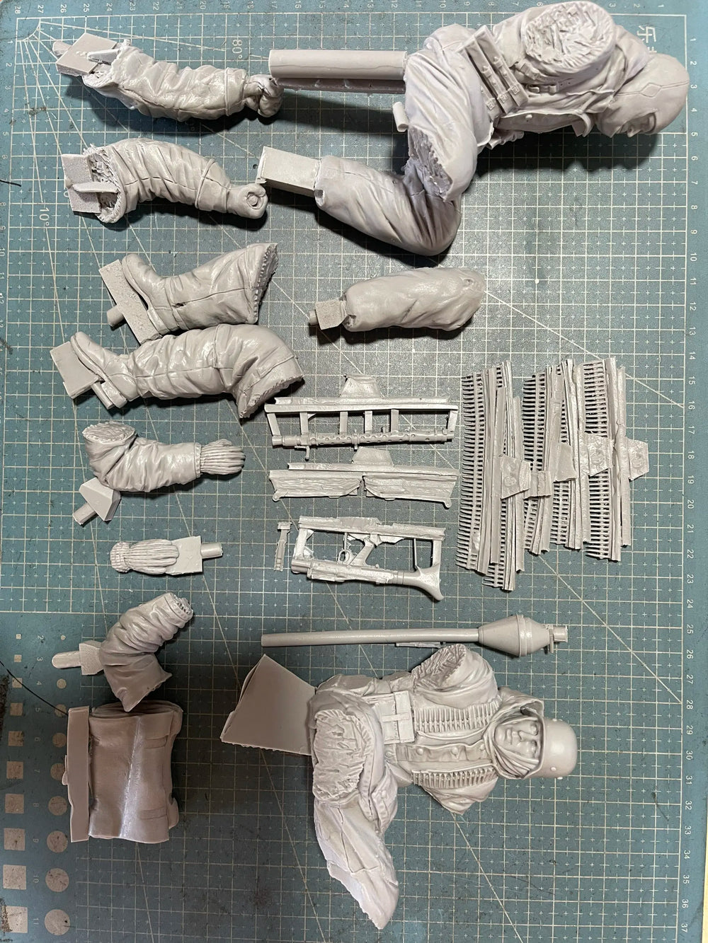 1/9 WWII German Soldiers with Kettenkrad, 2 Figures, Resin Model Figure Kit, Unassembled and Unpainted