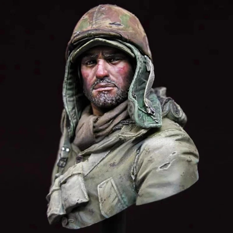 1/10 WWII US Infantryman in Camouflaged M1 Helmet with Rifle, Resin Model Bust Kit, Unassembled and Unpainted