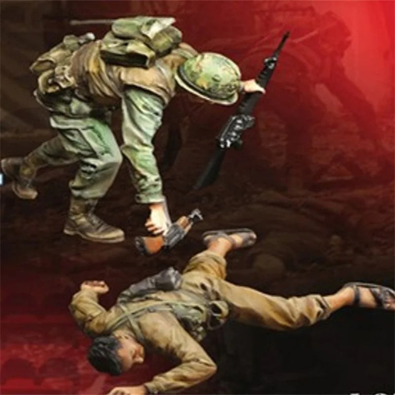 1/35 WWII German Rifleman with Wounded Soldier, 2 Figures, Resin Model Figure Kit, Unassembled and Unpainted