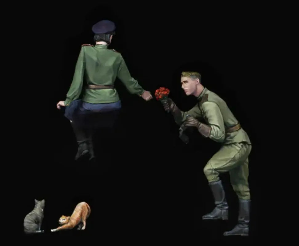 1/35 WWII Soviet Soldier Couple, 2 Figures, Resin Model Figure Kit, Unassembled and Unpainted