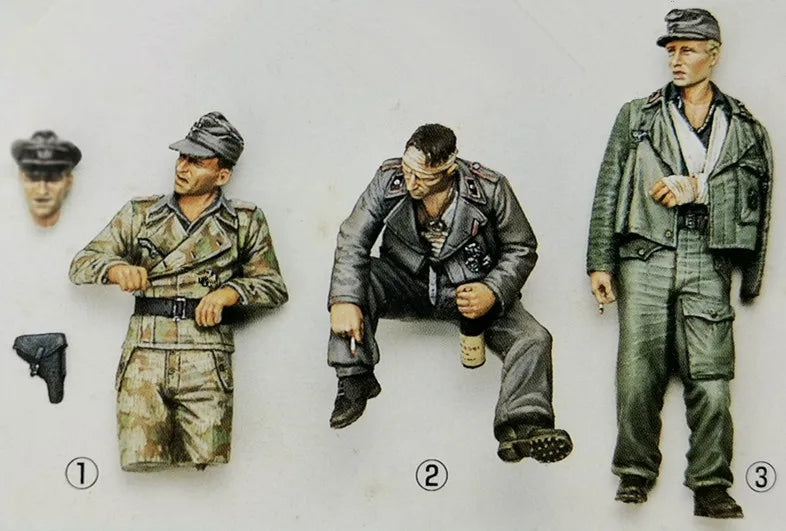 1/35 WWII German Officer with Combat Infantry, 3 Figures, Resin Model Figure Kit, Unassembled and Unpainted