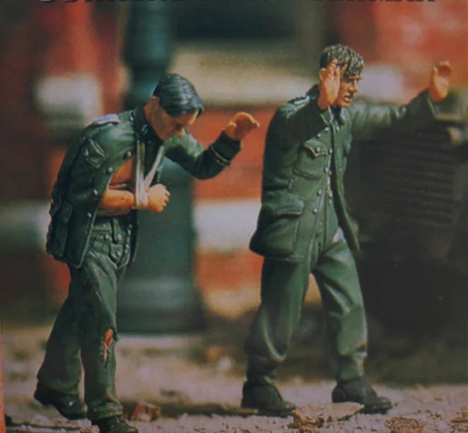 1/35 WWII Military Officers & Soldiers, 2 Figures, Resin Model Figure Kit, Unassembled and Unpainted