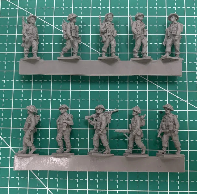 1/72 WWI British Marching Soldiers, 10 Figures, Resin Model Figure Kit, Unassembled and Unpainted