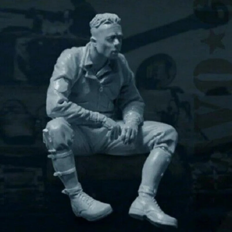 1/35 WWII British Soldier Resting in Shorts, Resin Model Figure Kit, Unassembled and Unpainted