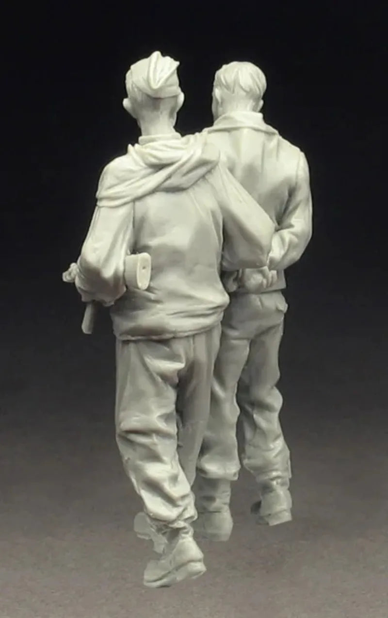 1/35 WWII Red Army Scout and Tanker, 2 Figures, Resin Model Figure Kit, Unassembled and Unpainted