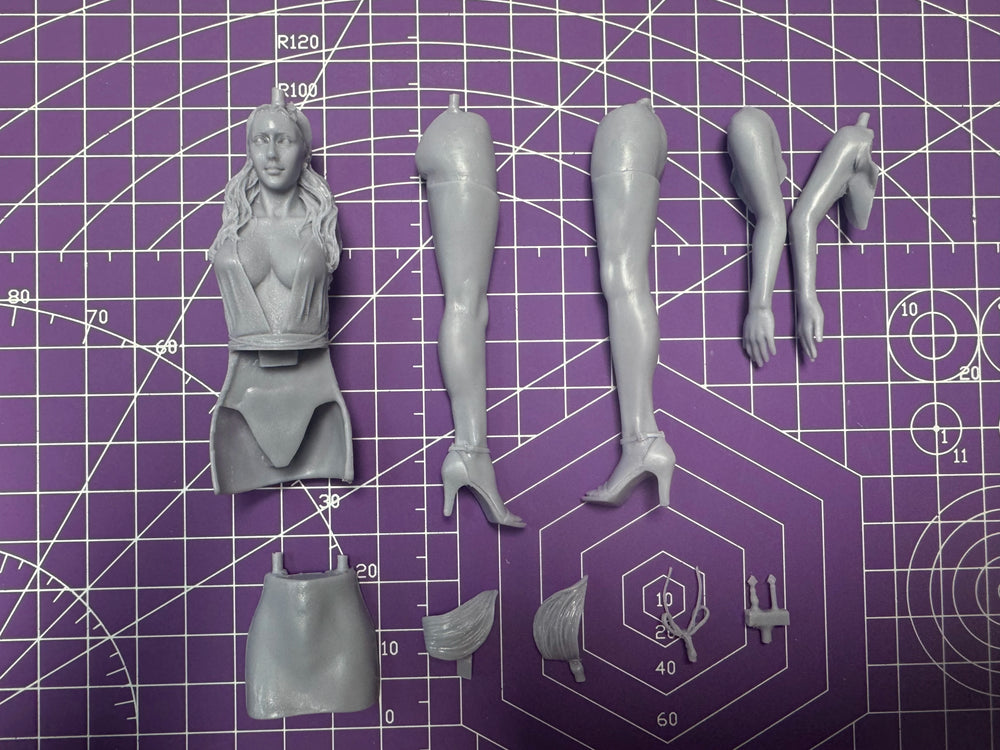 1/12 Blonde Pin-Up in Metallic Dress, Resin Model Figure Kit, Unassembled and Unpainted