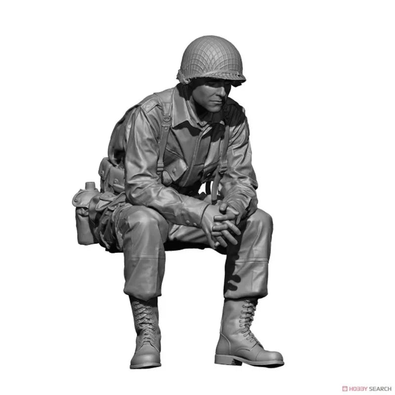 1/35 WWII US Infantryman Crouching with Field Pack, Resin Model Figure Kit, Unassembled and Unpainted