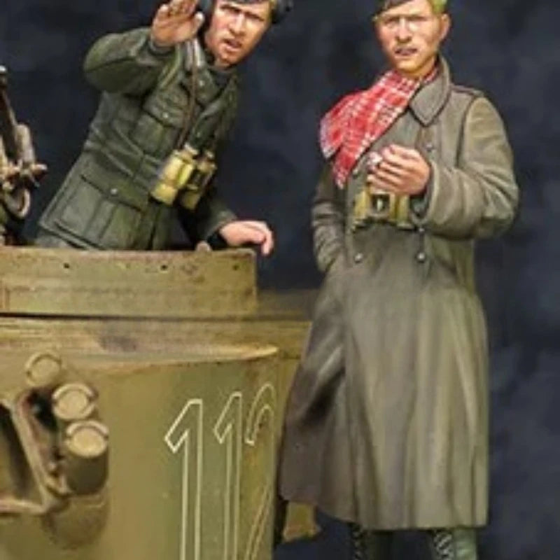 1/35 WWII German Military Commanders, 2 Figures, Resin Model Figure Kit, Unassembled and Unpainted