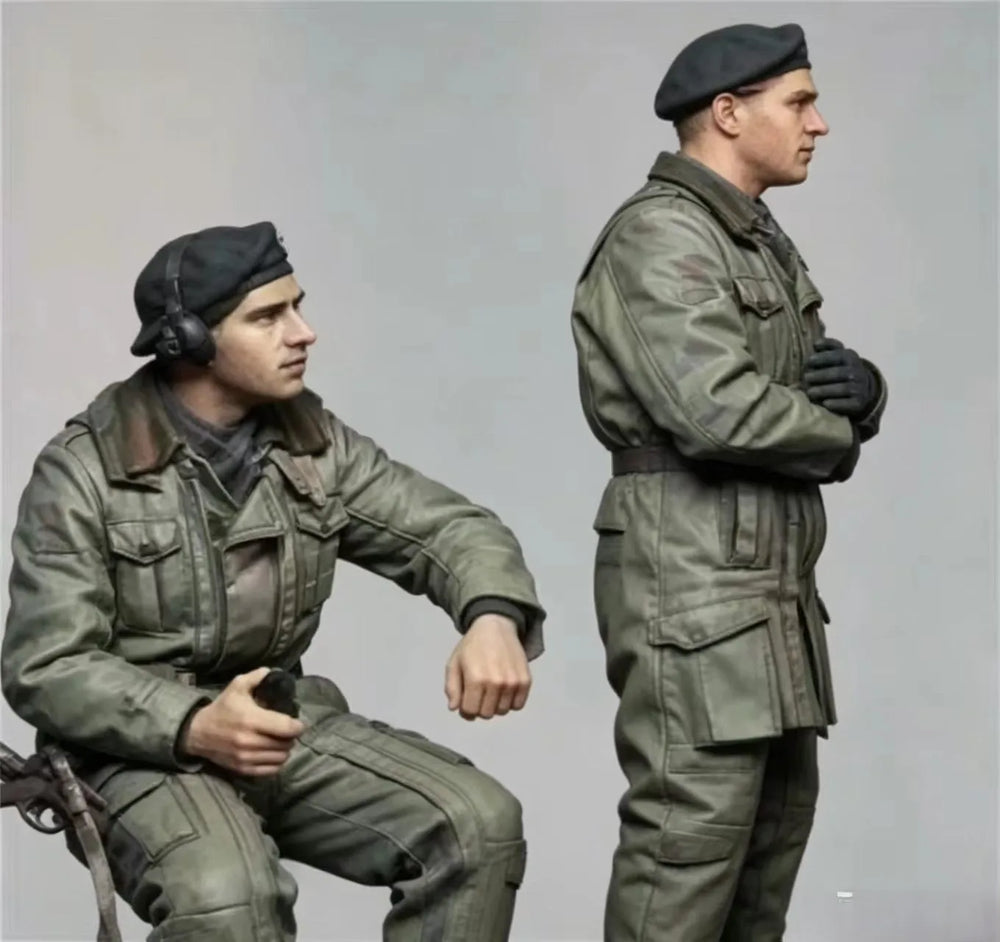 1/35 WWII German Soldiers in Field Uniform, 2 Figures, Resin Model Figure Kit, Unassembled and Unpainted