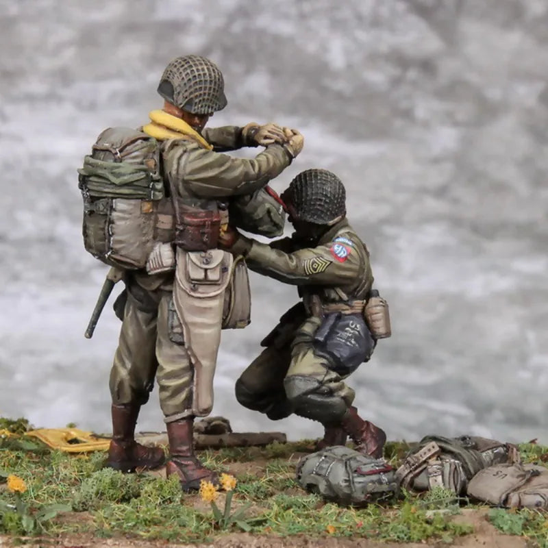 1/35 WWII US Army Airborne Officers, 2 Figures, Resin Model Figure Kit, Unassembled and Unpainted