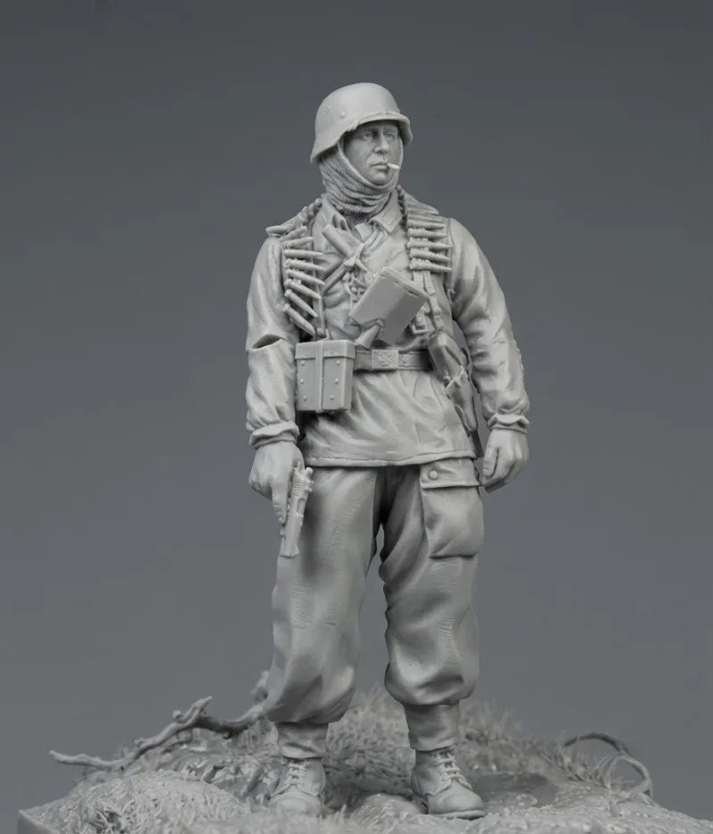 1/35 WWII German Infantryman with Ammo Pouches, Resin Model Figure Kit, Unassembled and Unpainted