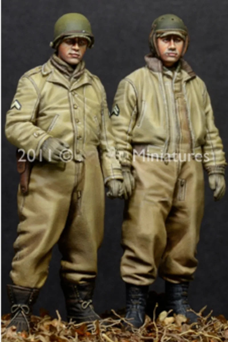1/35 WWII US Tank Crew in Tan Coveralls, 2 Figures, Resin Model Figure Kit, Unassembled and Unpainted