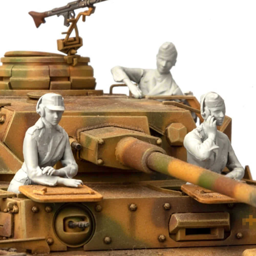 1/35 WWII Civilian Women in Casual Poses, 3 Figures, Resin Model Figure Kit, Unassembled and Unpainted