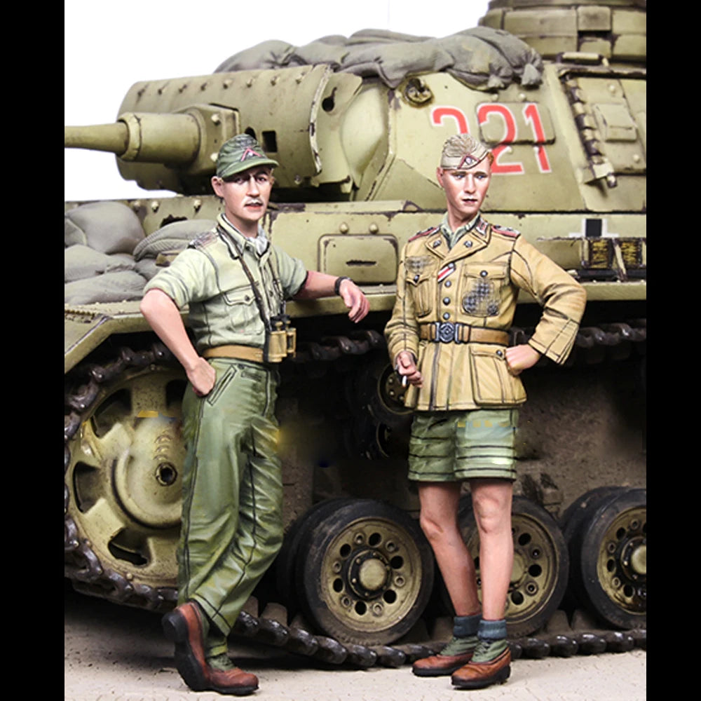 1/35 WWII German Panzer Tank Commander and Crew, 2 Figures, Resin Model Figure Kit, Unassembled and Unpainted