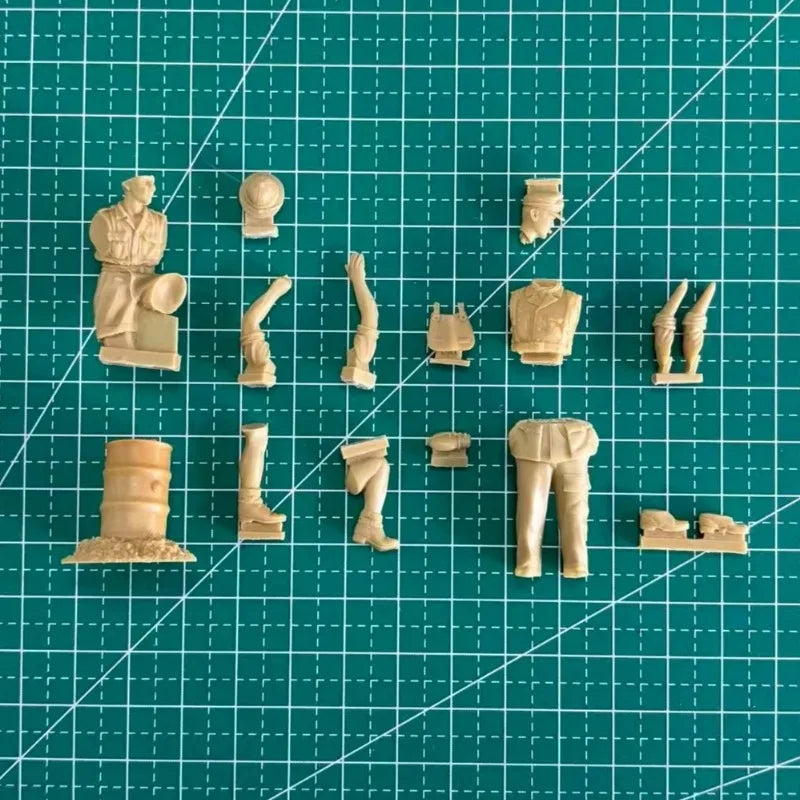 1/35 WWII German Afrika Korps Soldiers, 2 Figures, Resin Model Figure Kit, Unassembled and Unpainted