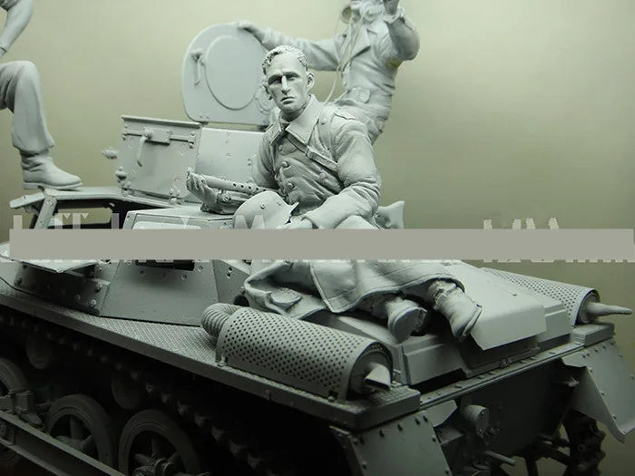 1/16 WWII German Panzer Crew at Action Stations, 4 Figures, Resin Model Figure Kit, Unassembled and Unpainted