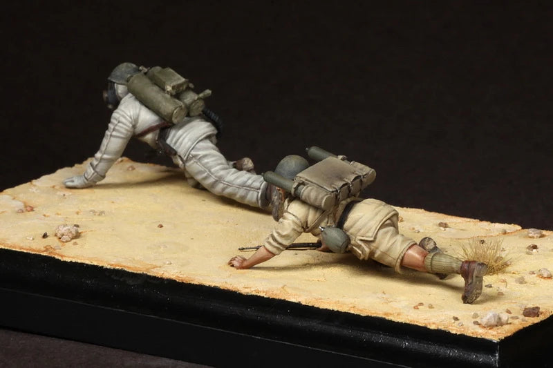 1/35 WWII North Africa Campaign Soldiers, 2 Figures, Resin Model Figure Kit, Unassembled and Unpainted