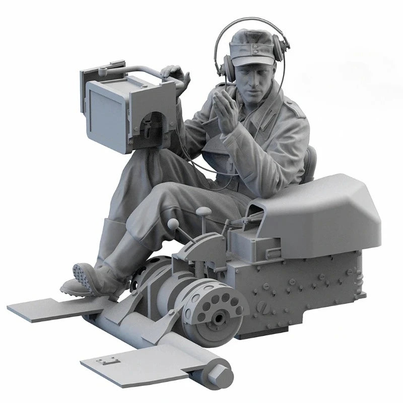 1/16 WWII German Half-Track Radio Operator, Resin Model Figure Kit, Unassembled and Unpainted